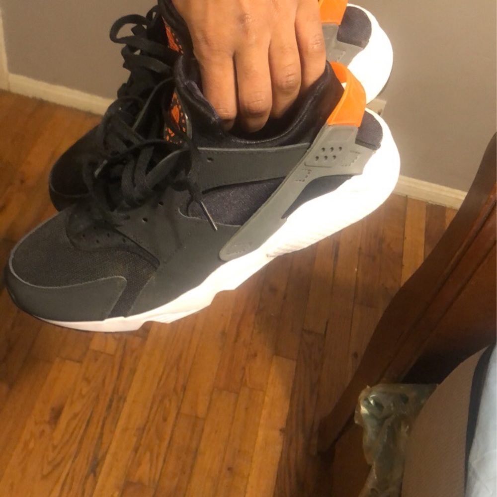 Mens Nike huarache size 11 only worn twice need gone asap‼️